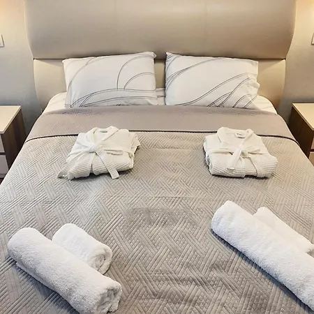 Sofiko Apartment In A Legendary Building تبليسي المظهر الخارجي الصورة